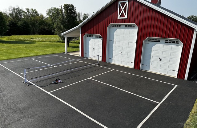 Private Family Retreat, Pool, Pickleball, 10 acres, 15 Min. from Rochester