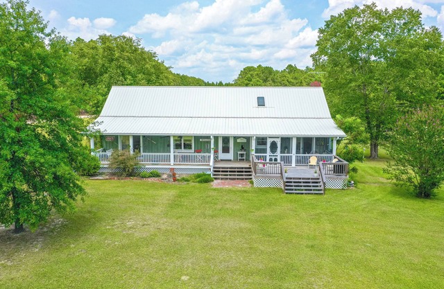 Private farm house minutes to the Carolina Horse Park!