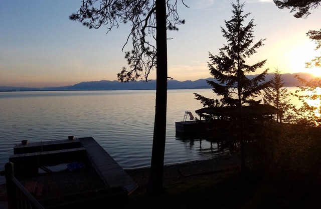 ** NEUES ANGEBOT *** Flathead Lake House mit freiem Blick in den Glacier Park