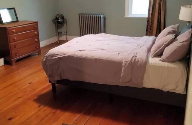 Private Floor w Private Entry/Bath. Near Harvard
