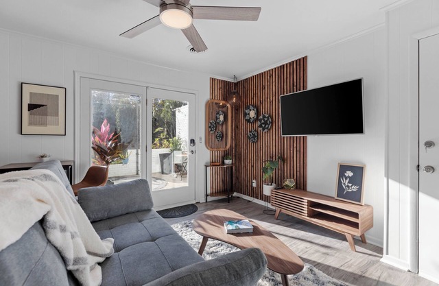 Private Garden Retreat - King Bed - mins TMH + Downtown + FSU!