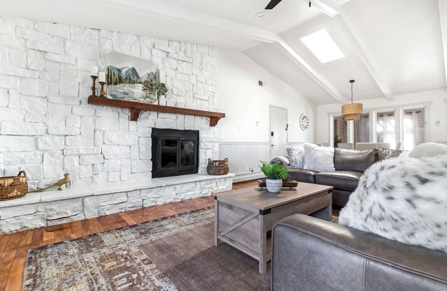 Private gated estate home, close to Tramway and Sandia Peak tram