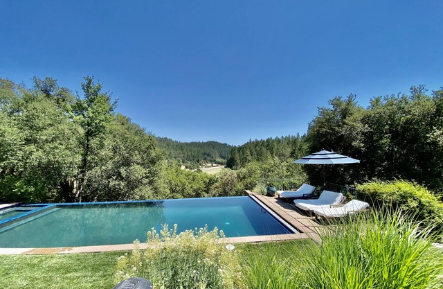 Private gated Villa with pool overlooking vineyards