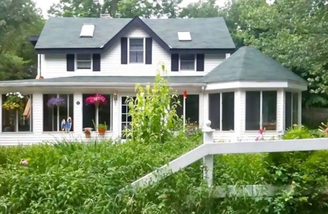 Private Giant Luxury Creekside Home - Serenity