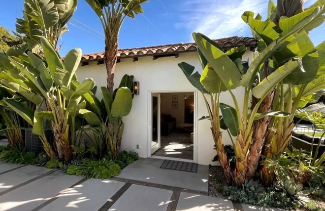 Private Guest House - Central Location - Dog Friendly - Full Kitchen