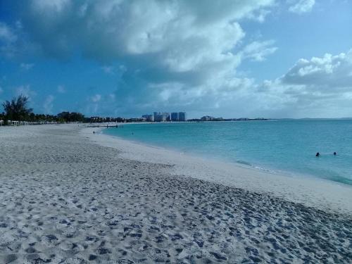 Private Guest House 2 bedrooms & 2 baths near Grace Bay Beach & Long Bay Beach.