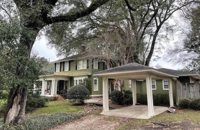 Private guest house—beautiful and conveniently located with grand piano near I10