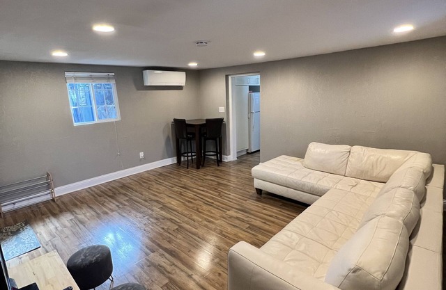 Private Guest Suite 30 Mins of SFO/OAK✈| Walk to Transit