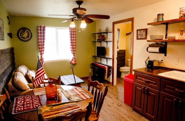 Private guest suite, separate entrance, w/ kitchenette and patio