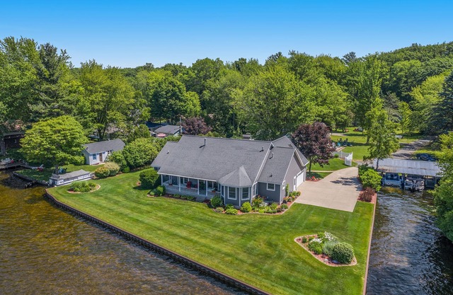 Private Hamlin Lake Water Front Cottage Perfect Family Retreat