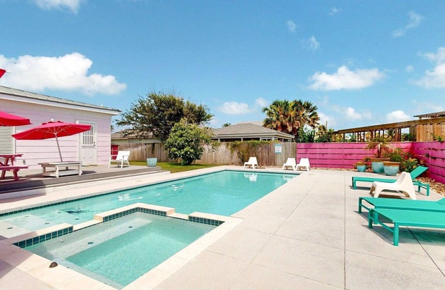 Private Heated Pool, Hot Tub, Pet Friendly, Golf Cart Access