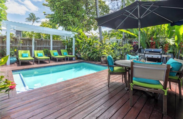 Designer-Traum 2BR / 2BA mit beheiztem Pool und Concierge