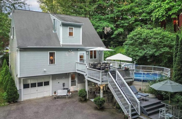 Private hidden gem walking distance to town, restaurants, and shopping!