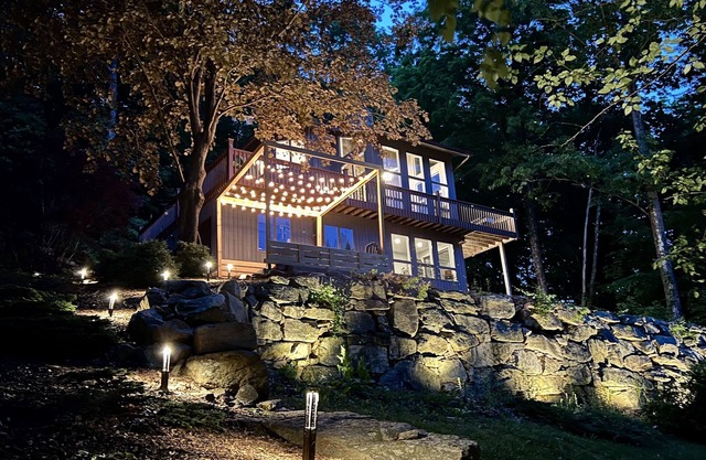 Private Hilltop Cabin at Houndcliffen
