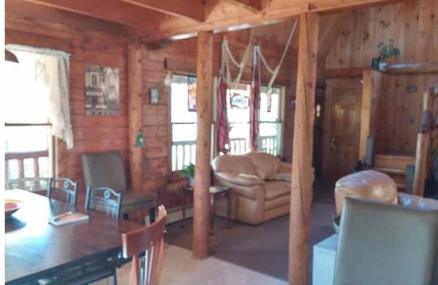 Private Hilltop Cabin, Lakes and Trails Abound