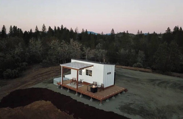 Private Hilltop Tiny Home with Hot Tub & Fire Pit!