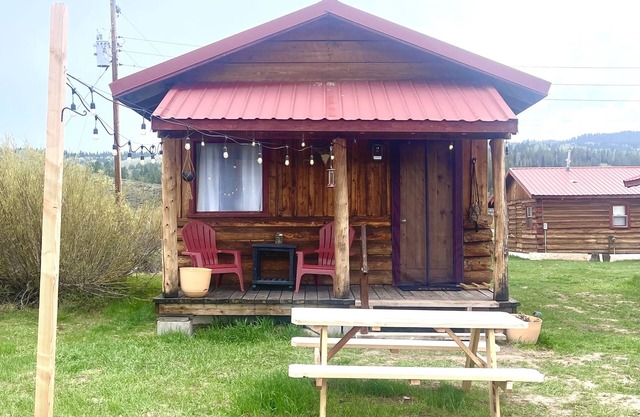 Private Hoback River Cabin en Route to Jackson Hole and Yellowstone