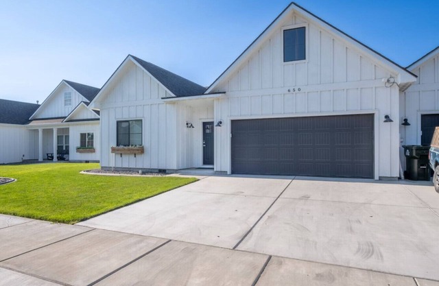 Private Home, Garage & Yard - #650