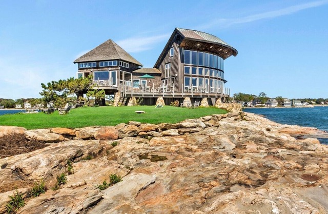 Private Home in CT on Green Island