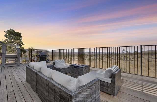 Private Home in Joshua Tree w/Hot Tub!