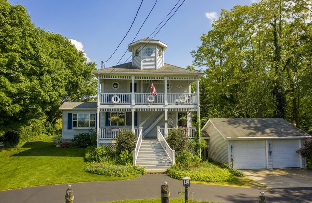 Private Home: Lightkeeper's Refuge steps to beach, marina and boat slip