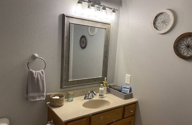 Private Home, quiet neighborhood, So. IL, close to St. Louis
