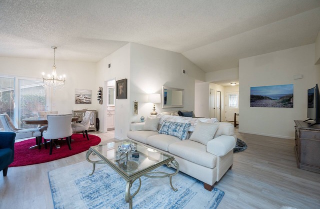 3 Bd. Haus in einer ruhigen Nachbarschaft 1 mi. von Downtown Pismo, kleines Haustier OK