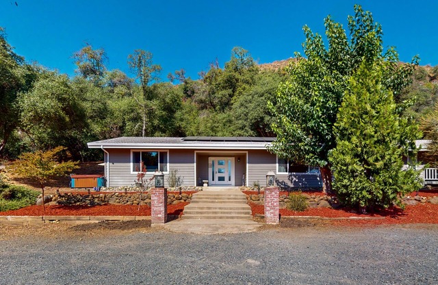 Private home with peek-a-boo Yosemite views - near outdoor recreation
