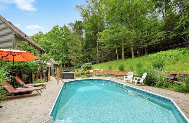 Private Home with Pool & Jacuzzi in the Hudson Valley