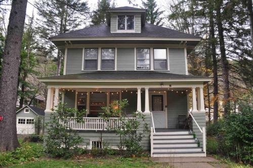 Private Hot Tub - 3 bedroom Village Home