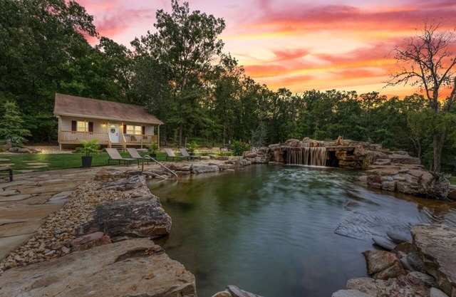 Private Hot Tub and Fire Pit - REFLECTIONS COTTAGE