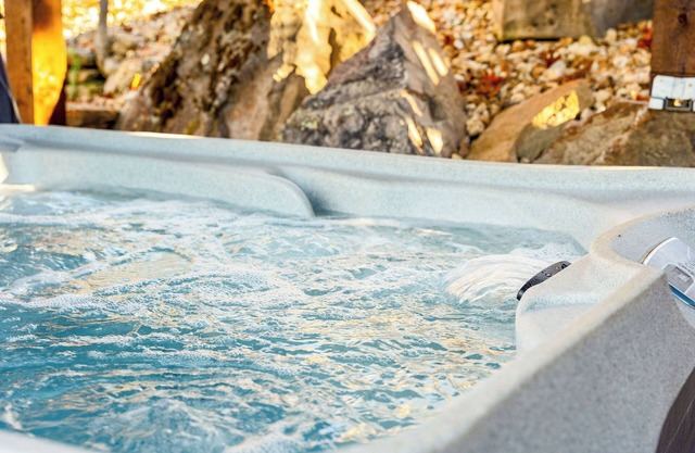 Private Hot Tub and Fire Pit - THE CARRIAGE HOUSE