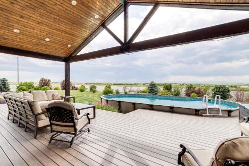 Private Hot Tub and Game Room Keenesburg Getaway!