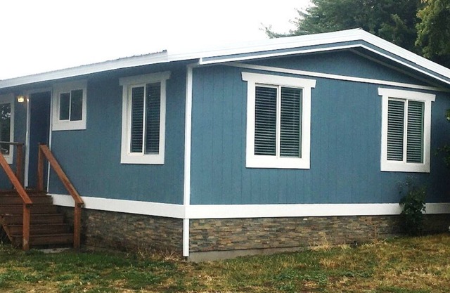 Private Hot Tub & Executive Home for up to 10 Guests