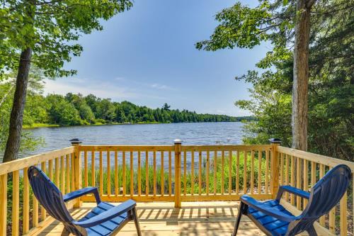 Private Hot Tub Lakefront Poconos Home!