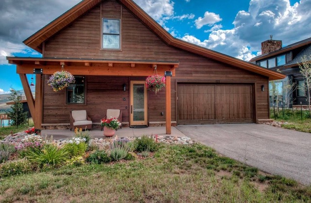 Private Hot Tub, Private Home in Silverthorne Available Monthly Jan-Apr