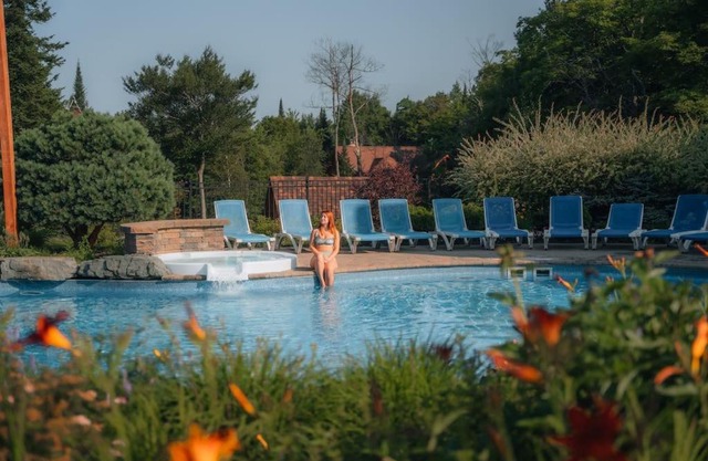 Private Hot Tub Sauna Indoor pool ski Monopoly