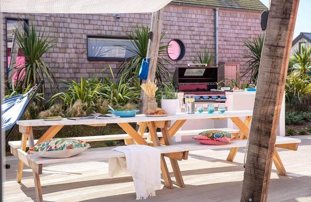 Private Hot Tub & Sauna, Walk to Beach, Ample Parking