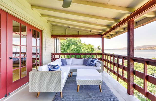 Private Hot Tub w/ Water Views: Lower Lake Getaway