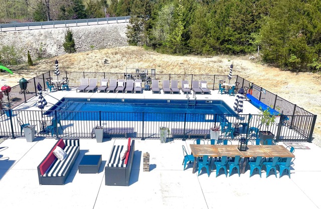Private hotel West of St. Louis perfect for events and family reunions with onsite activities