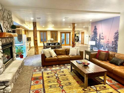 Private HotTub & Full Gym, Super Close to IHC