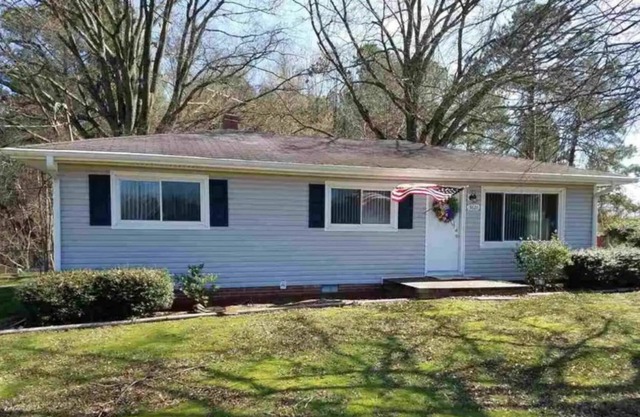 Private House - 3 Bedroom Single Level - Close to Everything!