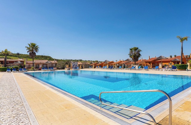 Private House With Garden, Pool & BBQ
