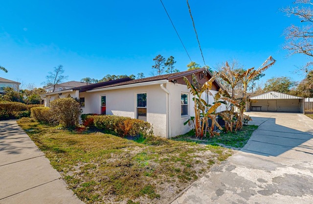 Private in-law suite with full kitchen, washer/dryer, & central AC