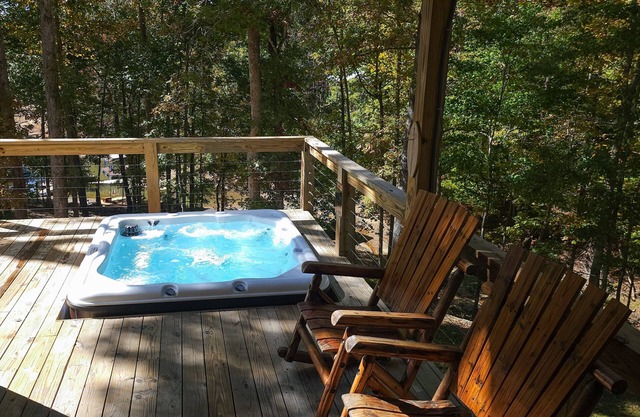 Private In the woods cabin With a Lakeview