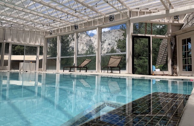 PRIVATE INDOOR HOT SPRINGS POOL~RETRO GEODESIC DOME~CHALK CLIFFS VIEW~WILDLIFE