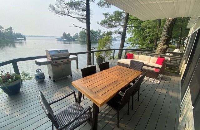 Private Island Cottage-Spectacular Sunsets-Main Channel View & Protected Cove!