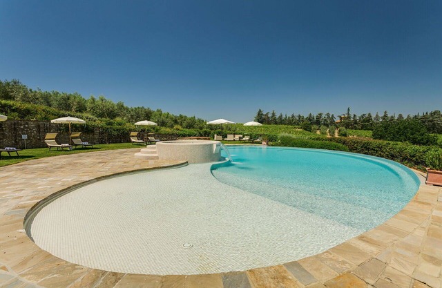 Alleinstehendes Ferienhaus mit Klimaanlage, Sauna, Whirlpool, privatem Pool, W-LAN, TV, Innenhof