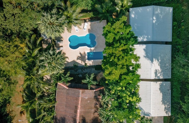 Relaxed Private 3-Bungalow Rental Near Top Beaches