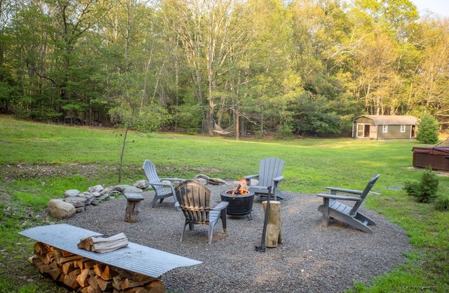 Private Kerhonkson cottage on 3 acres with hot tub, pure coziness.